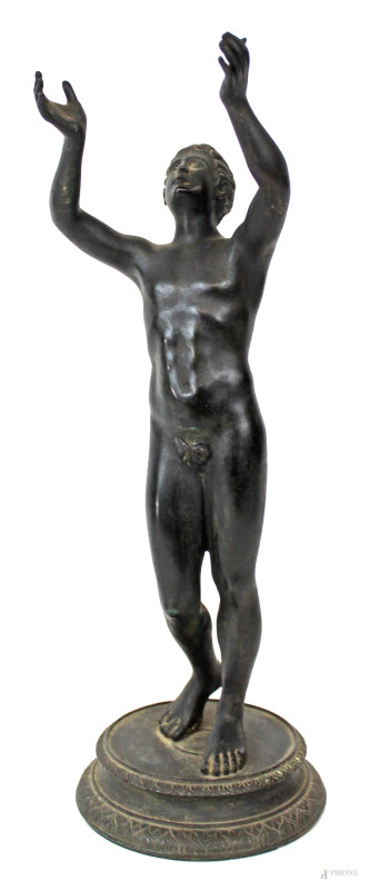 Giovane in preghiera, scultura in bronzo brunito, altezza cm 32, XX secolo.  - Asta ANTIQUARIATO E ARTE MODERNA - Aste Pirone