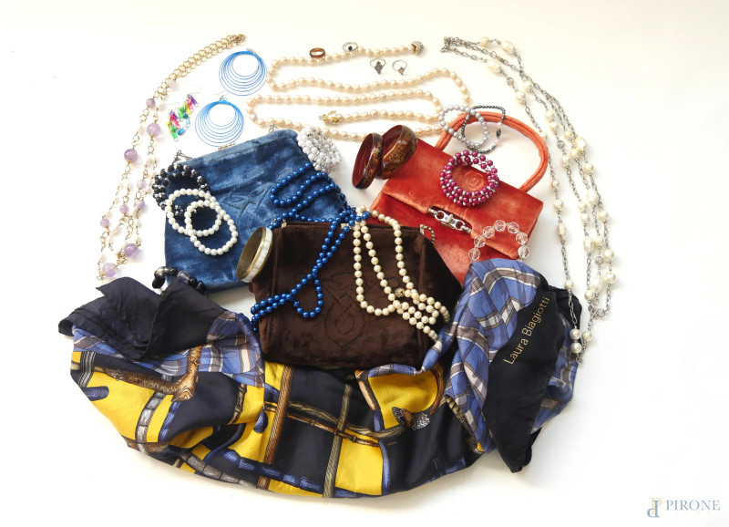 Lotto composto da 27 pezzi di accessori vintage e bigiotteria  - Asta  ASTA A TEMPO | VARIÆ - Aste Pirone