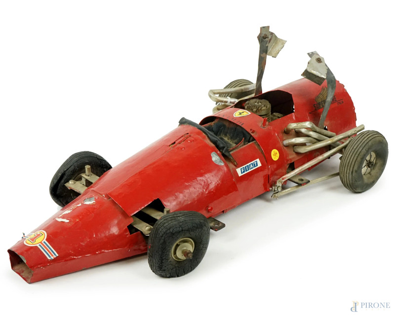 Ferrari 500 F2, modellino in latta dipinta, cm 21x55x30, (difetti).  - Asta ASTA A TEMPO - Aste Pirone