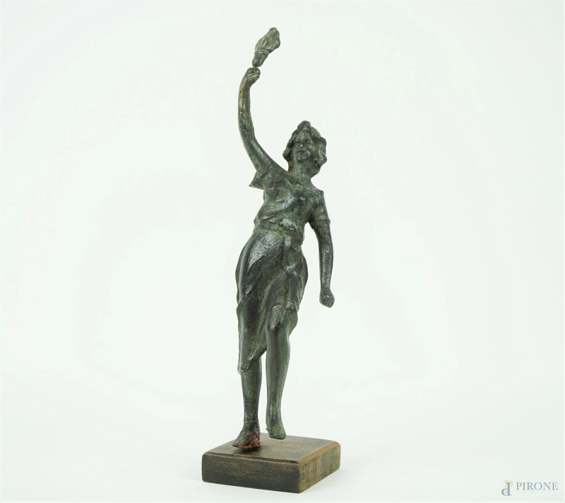 Giovane con fiaccola, scultura in bronzo, cm h 23,5, base in legno, XX secolo, (difetti).  - Asta ASTA DI ANTIQUARIATO E ARTE MODERNA - Aste Pirone