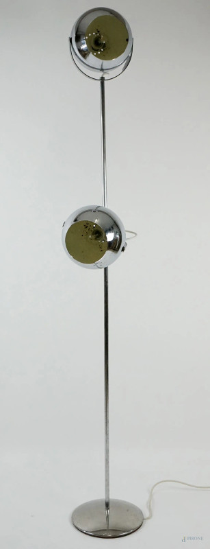 Goffredo Reggiani, lampada da terra a due luci, struttura in metallo cromato, con doppio interruttore, cm h 182, prod. Italia, anni '70, (lievi difetti)  - Asta ASTA DI ARTE MODERNA, CONTEMPORANEA E VINTAGE - Aste Pirone