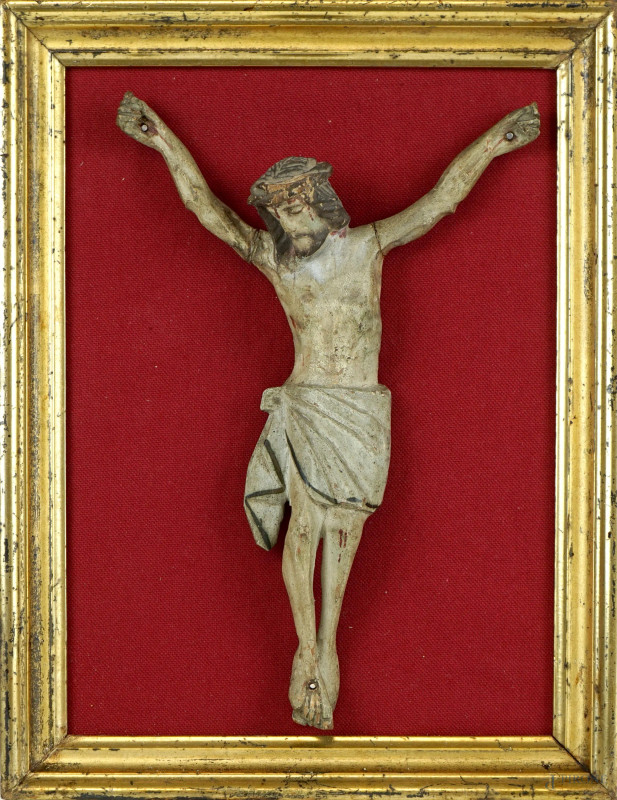 Cristo crocifisso, scultura in legno intagliato e dipinto in policromia,  inizi XVIII secolo, supporto rivestito in velluto, entro cornice, misure cm 23,5x16, ingombro tot. cm 31x23,(difetti e restauri ad entrambe le braccia).  - Asta ASTA DI ANTIQUARIATO E ARTE MODERNA - Aste Pirone