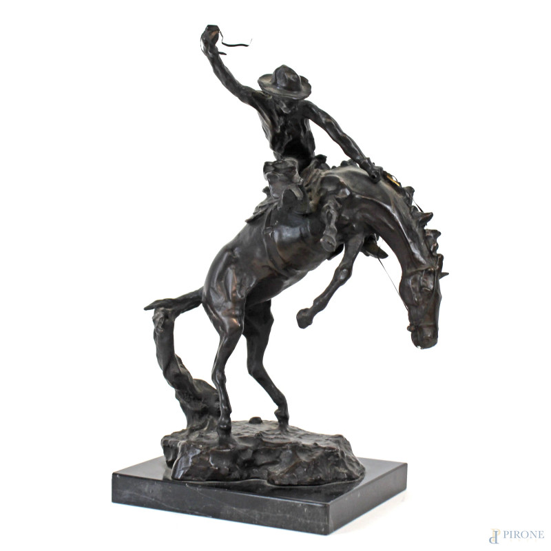 Carl Kauba : Cowboy a cavallo, scultura in bronzo, cm h 29,5, base in marmo.  - Asta PRIMA TORNATA D' ASTA A TEMPO DI FINE STAGIONE - Aste Pirone