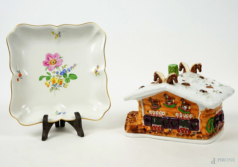 Lotto composto da una vaschetta in porcellana Meissen ed una casetta in porcellana Villeroy&Boch, misure max cm 141x17x14, XX secolo.  - Asta ASTA A TEMPO di Arte Moderna e Antiquariato - Aste Pirone