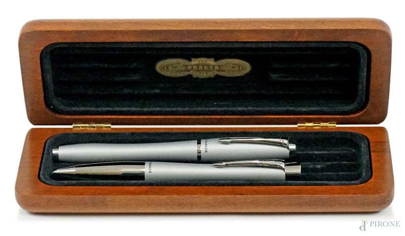 Parker Dufold, un portamine ed una penna biro, lunghezza cm 14, entro cofanetto originale in legno.  - Asta ASTA DI ARTE MODERNA, CONTEMPORANEA E VINTAGE - Aste Pirone