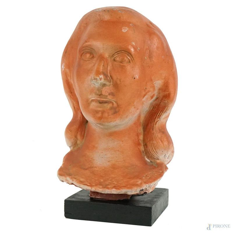 Testa femminile, scultura in gesso dipinto, cm h 31,5, firmata, base in legno, (difetti)  - Asta II TORNATA DI ASTA DI ARTE MODERNA E ANTIQUARIATO - Aste Pirone