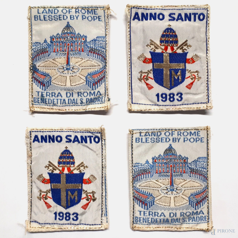 Anno Santo 1983, lotto composto da quattro sacchetti votivi contenenti la Terra di Roma benedetta dal Santo Padre durante la cerimonia per i festeggiamenti del Giubileo  - Asta ASTA A TEMPO di Arte Moderna e Antiquariato - Aste Pirone