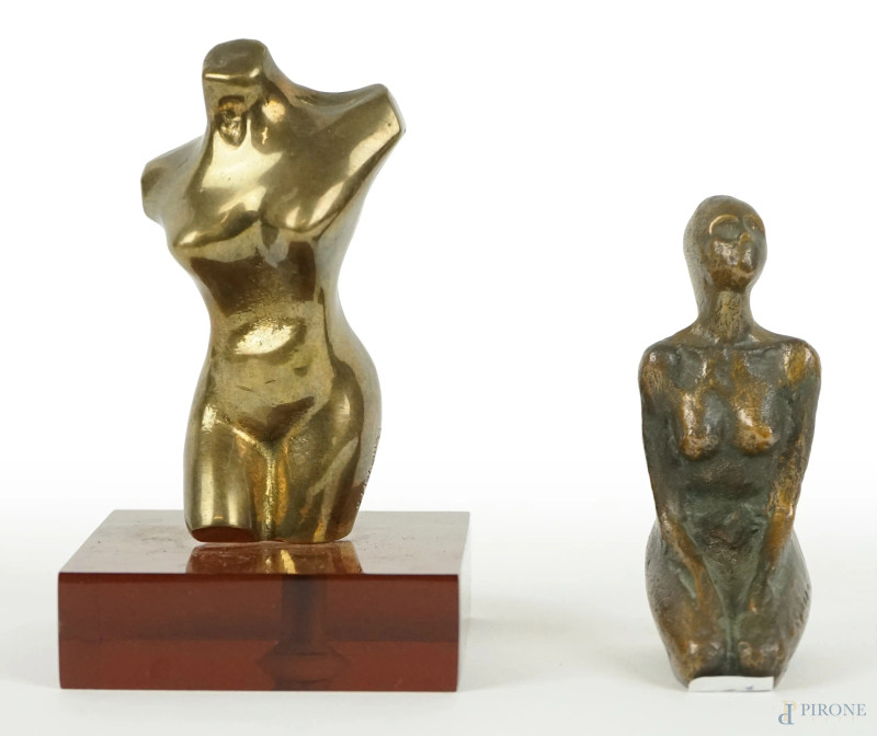 Lotto composto da due sculture in bronzo raffiguranti figure femminili, alt. max cm 9,5, XX secolo  - Asta I TORNATA DI ASTA A TEMPO DI ARTE MODERNA E ANTIQUARIATO - Aste Pirone