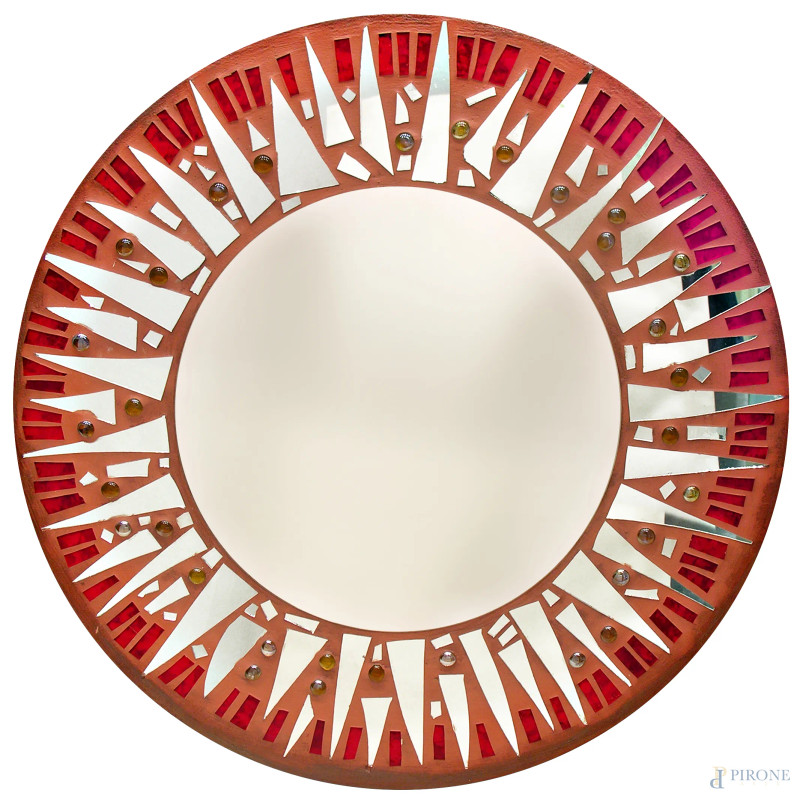 Giovanni Camponeschi (1952-), Specchiera con struttura in legno e decorazione a mosaico di specchi, inserti di vetro colorato e sfere di pasta vitrea, diametro cm 80  - Asta ASTA A TEMPO | VARIÆ - Aste Pirone
