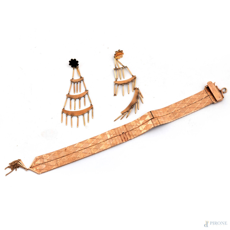 Lotto composto da orecchini e bracciale in oro basso, lunghezza bracciale cm 22, peso complessivo gr 64, (segni di usura, difetti, rotture)  - Asta ASTA A TEMPO | VARIÆ - Aste Pirone