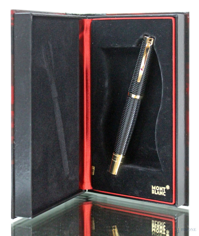 Montblanc, Virginia Wolf limited edition, penna stilografica in resina con lavorazione guilloché, pennino in oro 750, lunghezza cm 14, entro cofanetto originale.  - Asta Asta a Tempo di Antiquariato e Arte Moderna - Aste Pirone