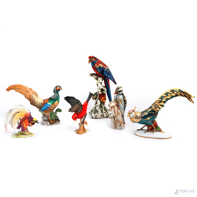 Lotto di sei sculture in porcellana raffiguranti volatili, XX secolo, altezza massima cm 30, (segni di usura, scalfiture, difetti)  - Asta ASTA A TEMPO | VARIÆ - Aste Pirone