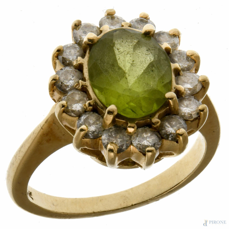 Anello in oro 14kt con peridoto centrale di 4 ct ca. e diamanti 0,40 ct, misura 11, peso lordo gr 5,5  - Asta ASTA A TEMPO | BLACK FRIDAY AUCTION - Aste Pirone