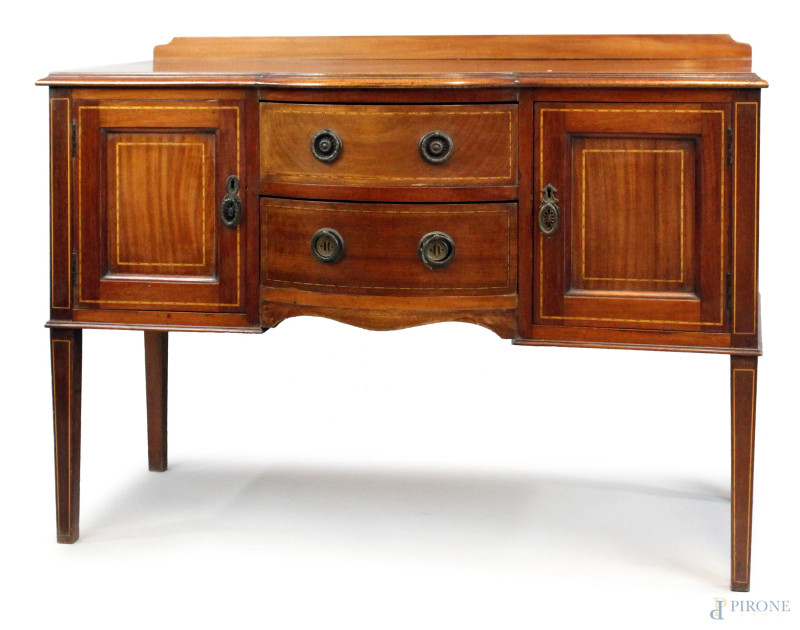 Piccola credenza inglese in mogano, XIX secolo, fronte a due cassetti e due sportelli laterali, filettatura in bosso, poggiante su quattro gambe troncopiramidali, cm h 82x112x51, (segni del tempo).  - Asta ANTIQUARIATO E ARTE MODERNA - Aste Pirone