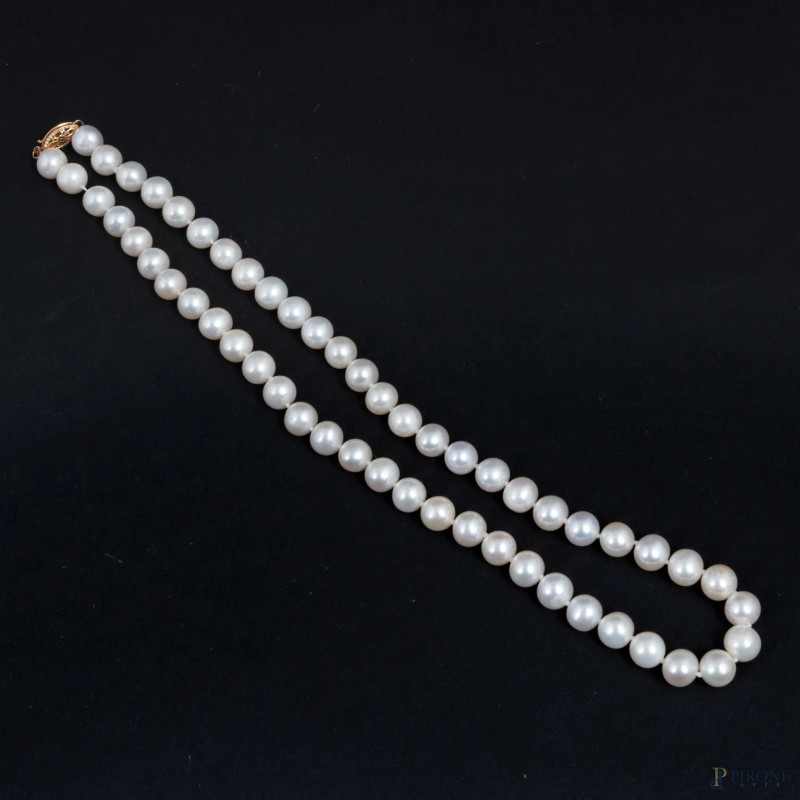 Collana a un filo di perle con chiusura in oro 14 kt, lunghezza cm 44  - Asta ASTA A TEMPO | VARIÆ - Aste Pirone