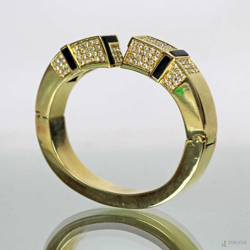 Bracciale rigido in oro 18 KT, con brillanti ed onice, marcato Chaumet, gr.73,3.  - Asta ANTIQUARIATO E ARTE MODERNA - Aste Pirone