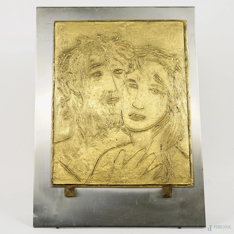 Amanti, lastra di bronzo incisa, cm 29x22,5, supporto in metallo, XX secolo.  - Asta ASTA A TEMPO DI ANTIQUARIATO E ARTE MODERNA – DUE SESSIONI - Aste Pirone