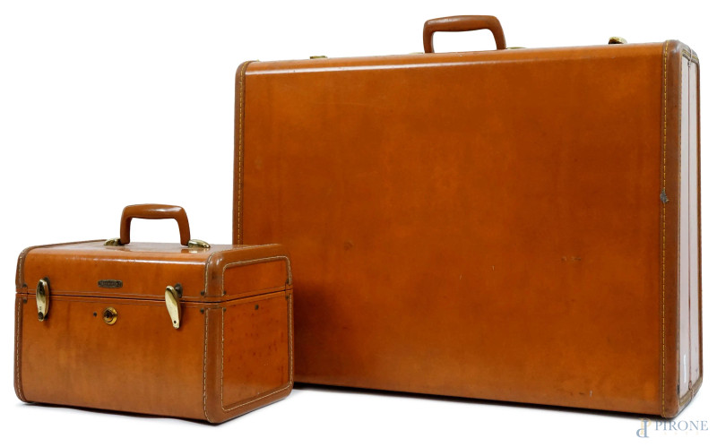 Samsonite Luggage, valigia e bauletto rigidi anni '50, interni in raso a vari scomparti, misure max cm 23x67x48, (difetti).  - Asta ASTA A TEMPO di Arte Moderna e Antiquariato - Aste Pirone