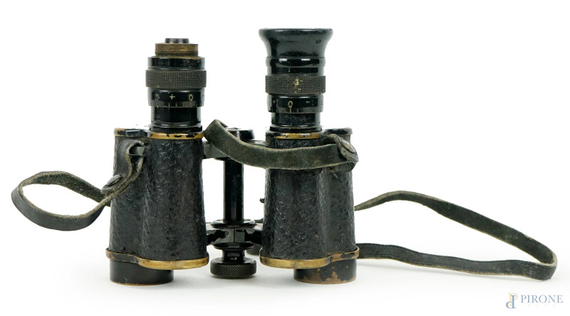 Binocolo militare, cm 5x12x12, XX secolo, entro custodia originale in cuoio, (difetti).  - Asta II TORNATA DI ASTA DI ARTE MODERNA E ANTIQUARIATO - Aste Pirone