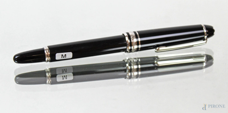 Montblanc Meisterstück, cofanetto omaggio a Wolfgang Amadeus Mozart in edizione limitata, composto da una penna stilografica in resina nera con pennino da 14K e un CD con selezione di brani di Mozart in edizione speciale per Montblanc, lunghezza cm 11.  - Asta Asta a Tempo di Antiquariato e Arte Moderna - Aste Pirone