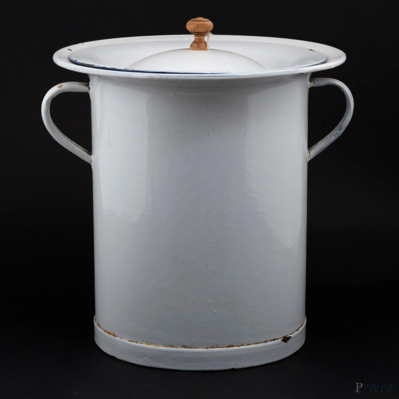 Recipiente a doppia presa con coperchio in metallo dipinto, XX secolo, cm 36x33, (segni di usura, tracce di ruggine, scalfiture)  - Asta ASTA A TEMPO | VARIÆ - Aste Pirone