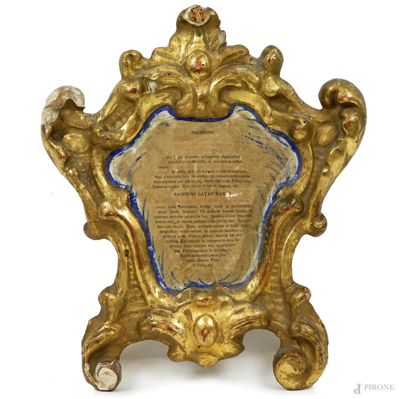 Cartagloria in legno scolpito e dorato, XIX secolo, di linea sagomata, decori a volute e foglie, cm 29,5x25,5, (difetti, restauri)  - Asta ASTA A TEMPO DI ANTIQUARIATO E ARTE MODERNA - Aste Pirone