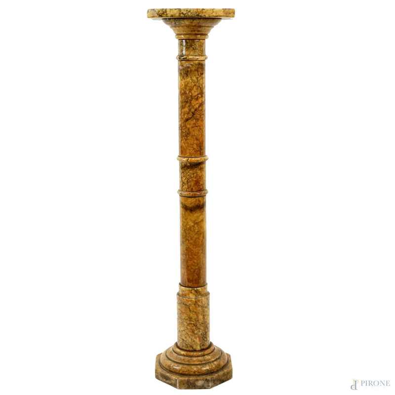 Colonna in marmo poggiante su base ottagonale, cm h 95,5, XX secolo, (segni del tempo).  - Asta I TORNATA DI ASTA A TEMPO DI ARTE MODERNA E ANTIQUARIATO - Aste Pirone