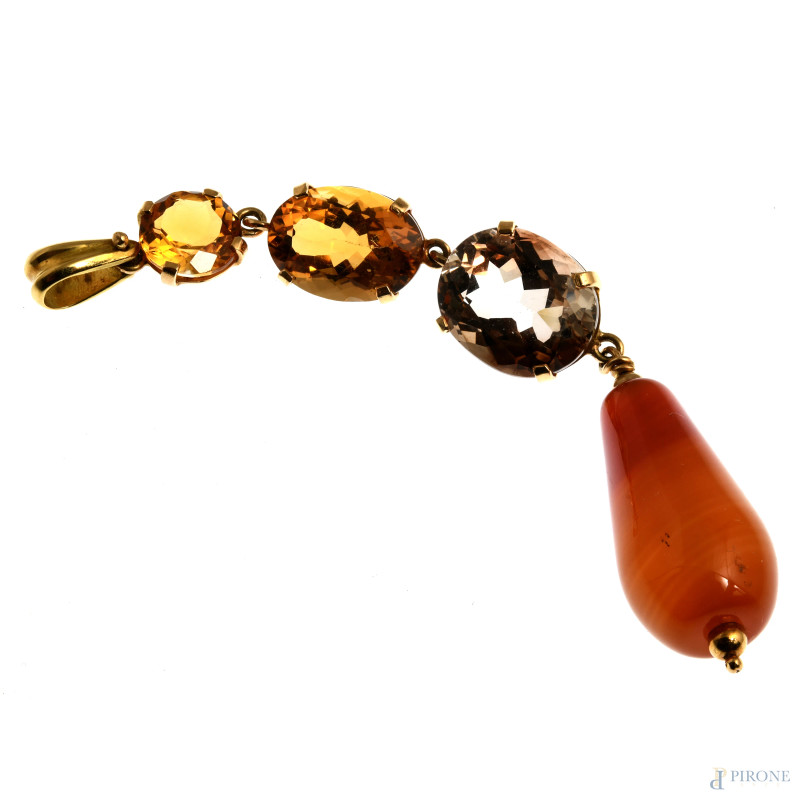 Pendente in oro 18 kt con quarzi e corniola, lunghezza cm 9, peso lordo complessivo gr 12,2  - Asta ELECTA  - Aste Pirone