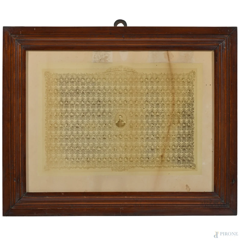 "1869 Scuola Centrale di Tiro Scherma 1870", stampa su carta fotografica, cm 34x45 compreso passepartout, entro cornice(difetti)  - Asta  ASTA A TEMPO | VARIÆ - Aste Pirone