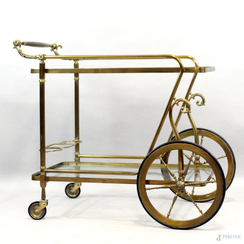 Carrello portavivande  in metallo dorato anni '50, a due ripiani in vetro con porta bottiglie, quattro rotelle, cm h 89x51,5, (difetti).  - Asta ANTIQUARIATO E ARTE MODERNA - Aste Pirone