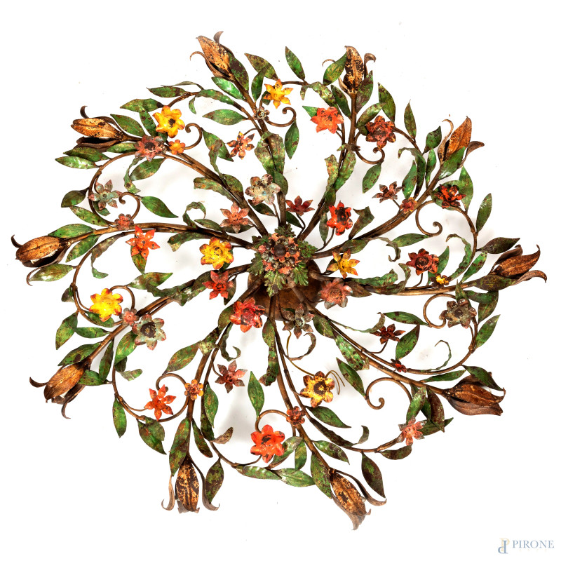 Lampadario in ferro battuto e dipinto in policromia a guisa di rami e fiori, XX secolo, diametro cm 93, (segni di usura, difetti, mancanze)  - Asta ASTA A TEMPO | VARIÆ - Aste Pirone