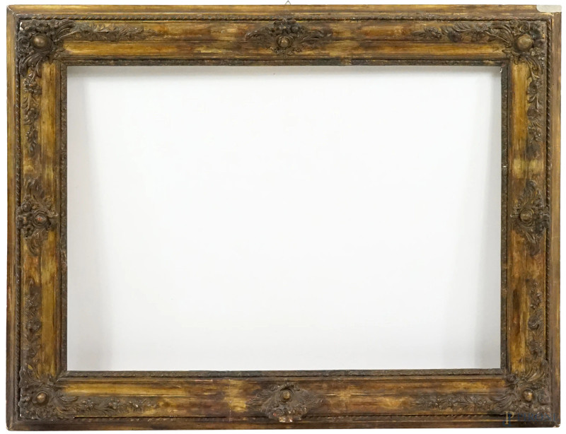 Cornice del XIX secolo in legno e pastiglia dorati, ingombro cm 80x103, battuta cm 59,5x83, (difetti)  - Asta ASTA A TEMPO DI CORNICI, LIBRI D'ARTE, TAPPETI E PREZIOSI - Aste Pirone