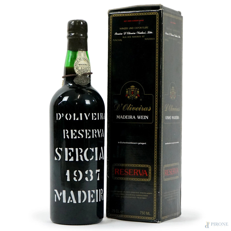 D'Oliveiras, Madeira Wein, bottiglia di vino rosso da 750 ml, entro scatola originale.  - Asta ASTA DI ARTE MODERNA, CONTEMPORANEA E VINTAGE - Aste Pirone