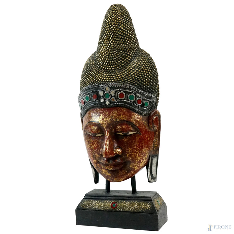 Testa di Buddha, scultura in legno dipinto e parzialmente dorato, arte orientale, XX secolo, cm h 94  - Asta II TORNATA DI ASTA DI ARTE MODERNA E ANTIQUARIATO - Aste Pirone