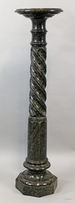 Colonna in marmo verde delle Alpi, XIX secolo, fusto a torciglione su base ottagonale, cm h 117.  - Asta ASTA DI ARTE MODERNA E ANTIQUARIATO - Aste Pirone