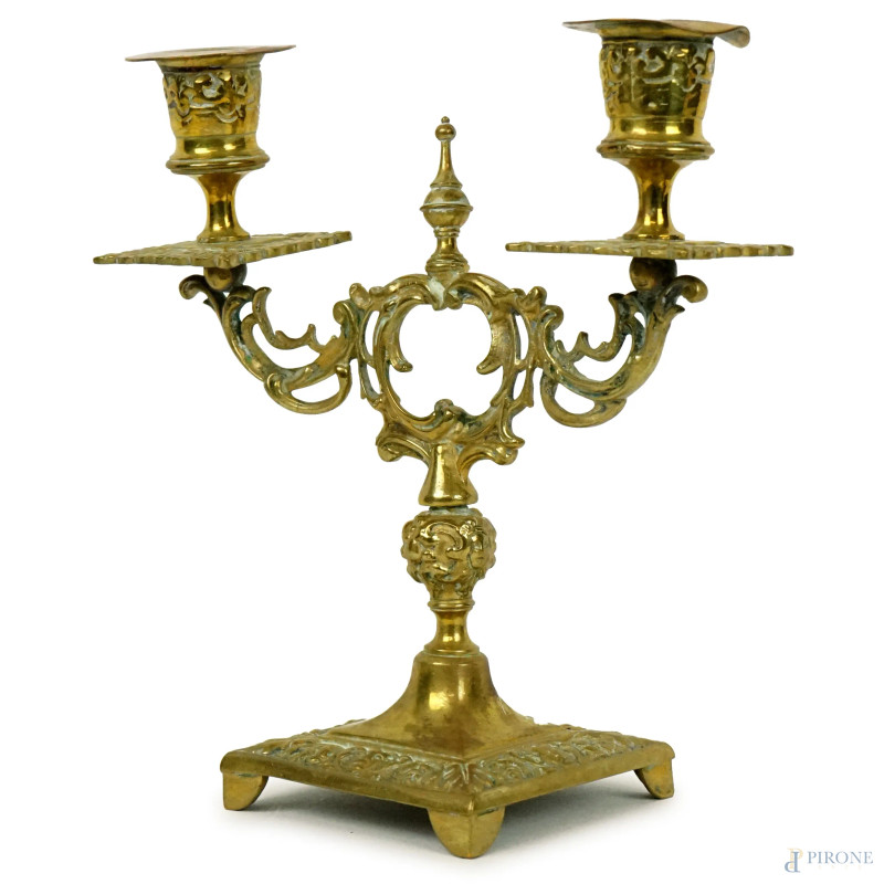 Candelabro a due fiamme in bronzo dorato, cm h 20,5, XX secolo, (difetti).  - Asta ASTA DI ARTE MODERNA, CONTEMPORANEA E VINTAGE - Aste Pirone