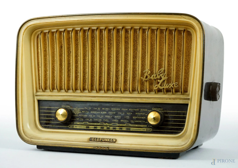 Radio Telefunken vintage, modello Baby Luxe, cm 18x26x14,5, metà XX secolo, (difetti).  - Asta ASTA DI ANTIQUARIATO E ARTE MODERNA - Aste Pirone