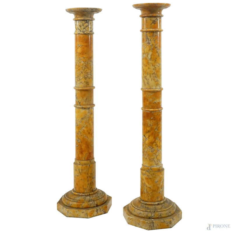 Coppia di colonne in onice poggianti su basi di linea ottagonale, cm h 100,5, (difetti).  - Asta ASTA A TEMPO di Arte Moderna e Antiquariato - Aste Pirone