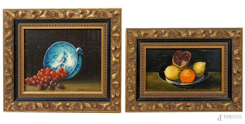 Lotto di due dipinti raffiguranti nature morte, olio su tavola, misure max cm 12x20, XX secolo, entro cornici  - Asta ASTA A TEMPO DI ANTIQUARIATO E ARTE MODERNA – DUE SESSIONI - Aste Pirone