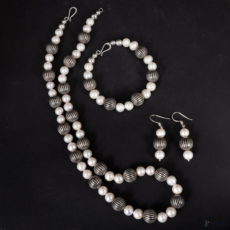 Parure con perle e argento, lunghezza collana cm 64; lunghezza bracciale cm 23  - Asta ASTA A TEMPO | BLACK FRIDAY AUCTION - Aste Pirone