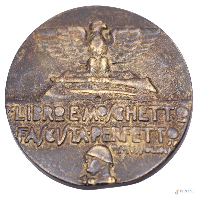 Medaglia in bronzo "Libro e moschetto, fascista perfetto", diam.cm 8, (segni del tempo)  - Asta ASTA A TEMPO DI ANTIQUARIATO E ARTE MODERNA – DUE SESSIONI - Aste Pirone