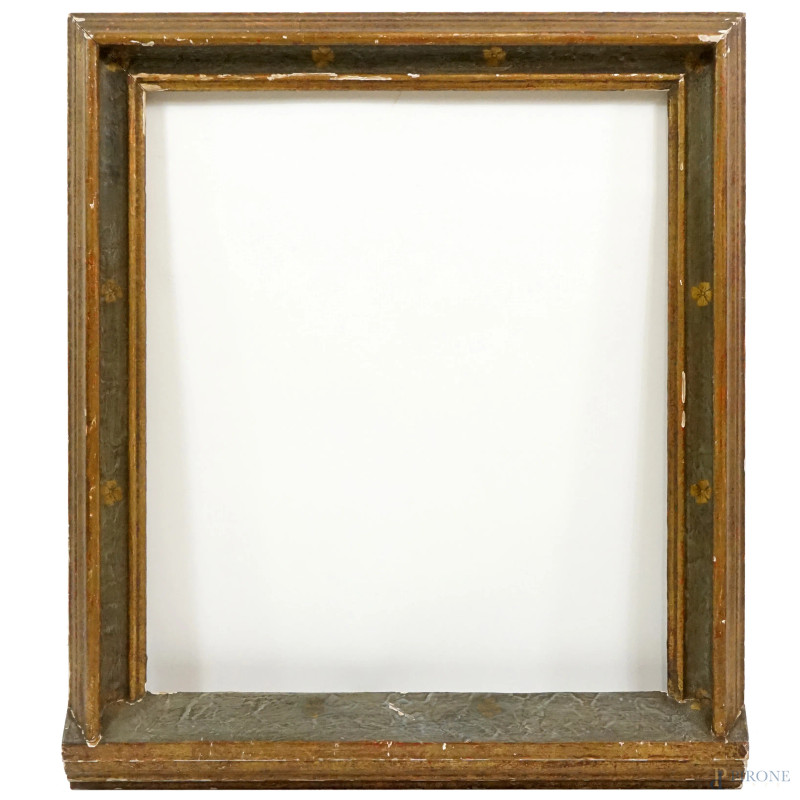 Cornice in legno laccato e dorato, XX secolo, ingombro cm 89x78, battente cm 71,5x62 (difetti)  - Asta ASTA A TEMPO DI CORNICI, LIBRI D'ARTE, TAPPETI E PREZIOSI - Aste Pirone