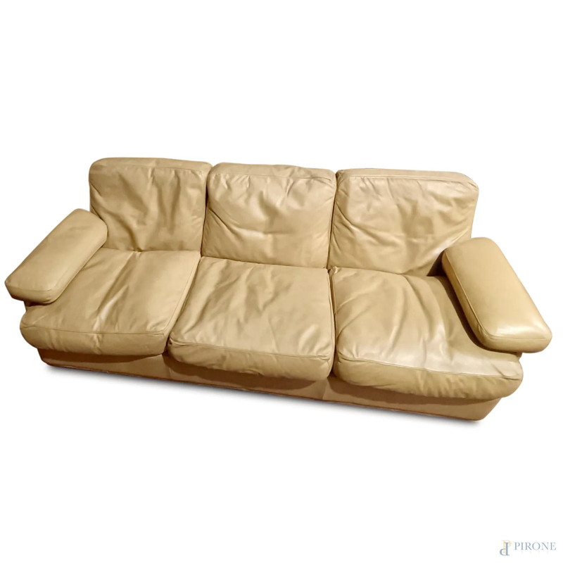 Divano Frau tre posti, cm 75x210x90, (difetti)  -  Pirone Last Call - Aste Pirone