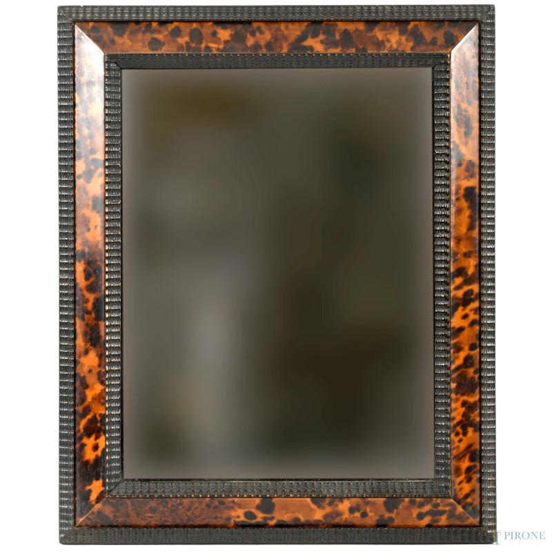 Specchiera con cornice in legno e finta tartaruga, XX secolo, cm 40x32, (difetti)  - Asta ASTA A TEMPO | IN ARTE VERITAS - Aste Pirone