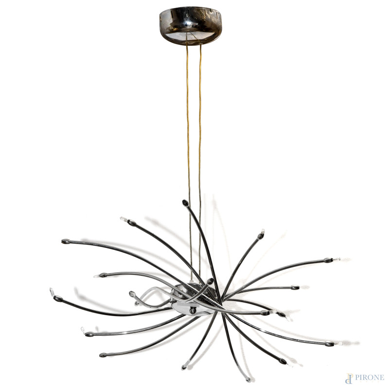 Lampadario in acciaio cromato prod. Sforzin Illuminazione, diametro cm 68 circa, (usura del tempo, da revisionare)  - Asta ASTA A TEMPO | IMAGO - Aste Pirone