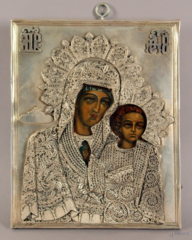 Icona Russa con riza in argento raffigurante Madonna con Bambino, cm 21x17, XIX secolo.  - Asta PRIMA TORNATA D' ASTA A TEMPO DI FINE STAGIONE - Aste Pirone