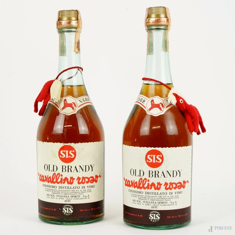 Old Brandy, Cavallino rosso, due bottiglie, marchio S.I.S., (difetti sulla confezione).  - Asta ASTA A TEMPO - DUE SESSIONI - Aste Pirone