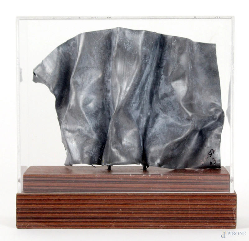 R. Costa, scultura in metallo, entro teca, misure max cm 18,5x19x6,5, XX secolo.  - Asta ASTA A TEMPO - DUE SESSIONI - Aste Pirone