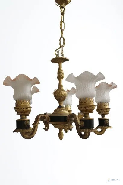 Lampadario a cinque luci in metallo cesellato e dorato, cm h 40.  - Asta ASTA DI ARTE MODERNA E ANTIQUARIATO - Aste Pirone