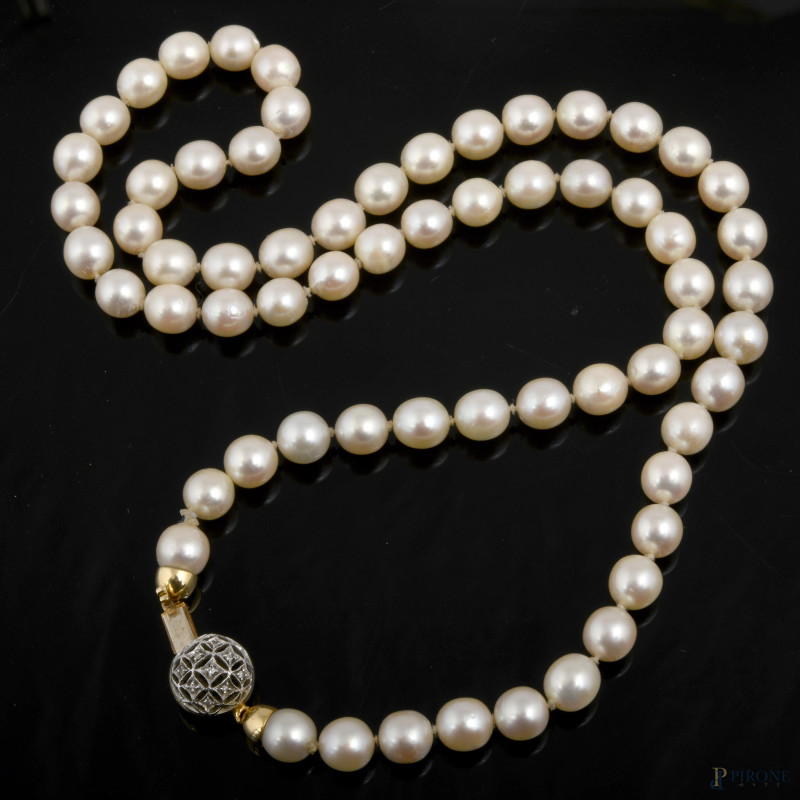 Collana di perle con chiusura in oro 18 kt, lunghezza cm 62  - Asta ASTA A TEMPO | VARIÆ - Aste Pirone